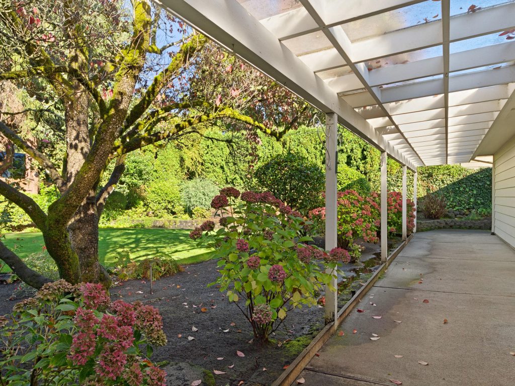 7695 SW Brentwood St Portland-MLS_Size-024-16-Covered Patio-1920x1440-72dpi